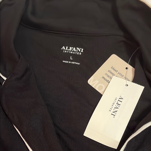 Alfa I Black and White Pajama Set with Classic Tailored Design - Picture 4 of 4